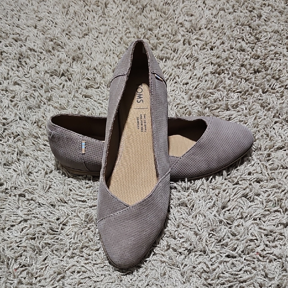 Tom's Julie Slip On Flats Suede Shoes Leather Comfy 7.5 Flat